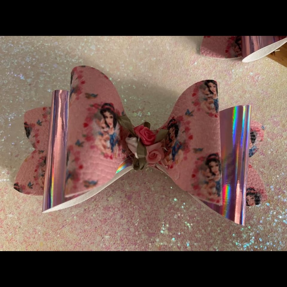 Beautiful large Snow White Bow